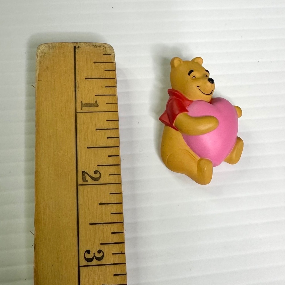 Disney Pin WINNIE THE POOH Hugging Heart Valentine Brooch Hallmark CDS - Picture 5 of 9